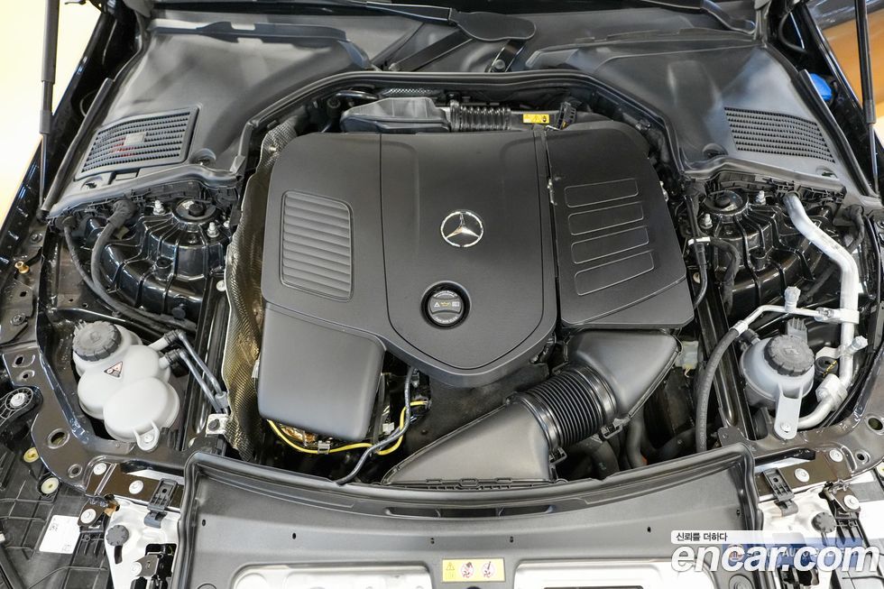 Mercedes-Benz C-Class 2025