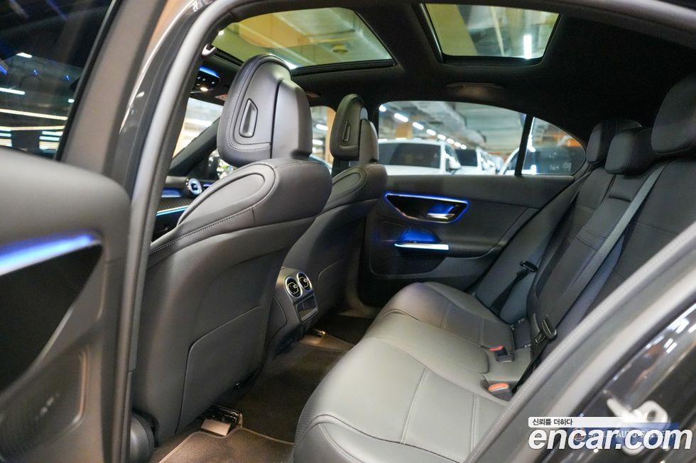 Mercedes-Benz C-Class 2025