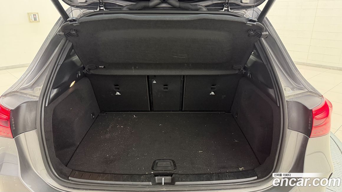 Mercedes-Benz GLA-Class 2025