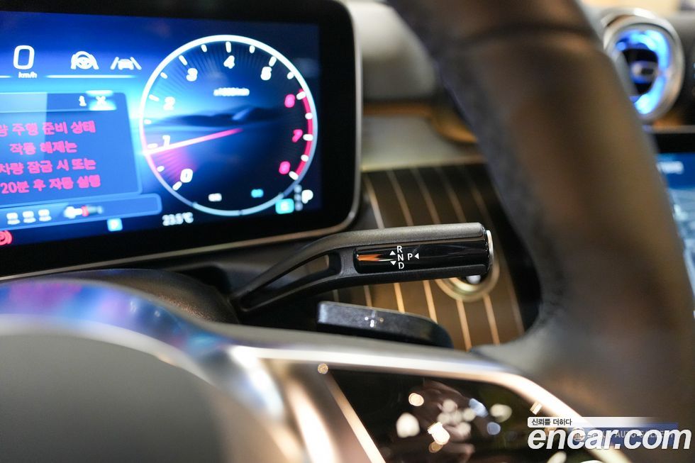 Mercedes-Benz C-Class 2025