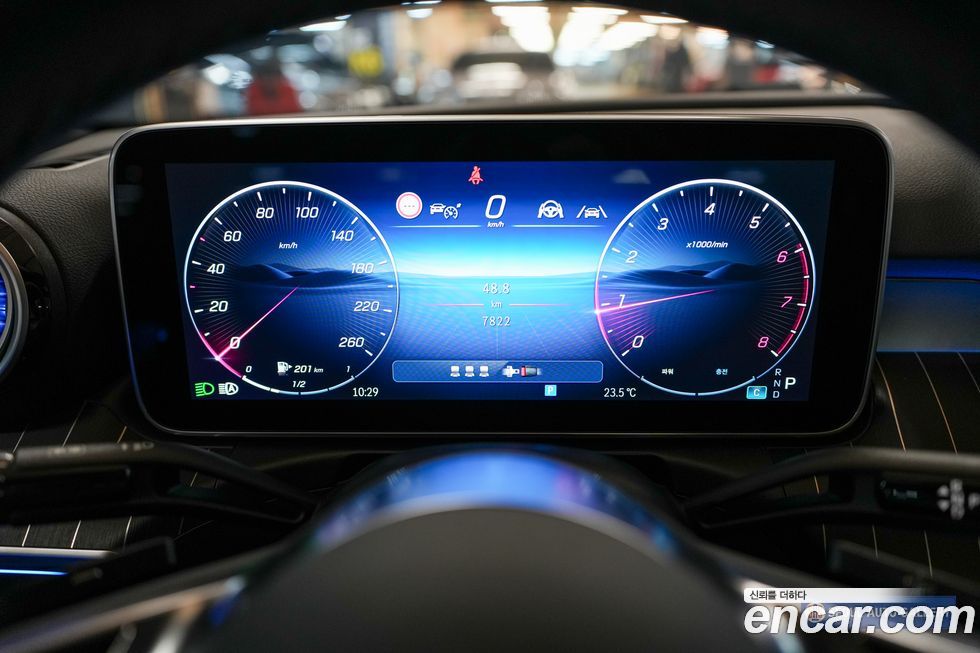 Mercedes-Benz C-Class 2025