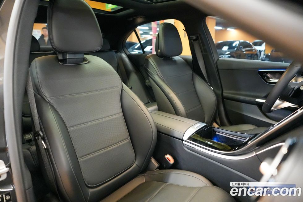 Mercedes-Benz C-Class 2025