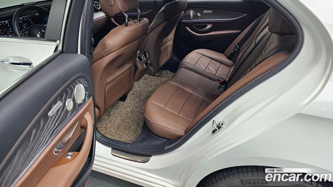 Mercedes-Benz E-Class 2022