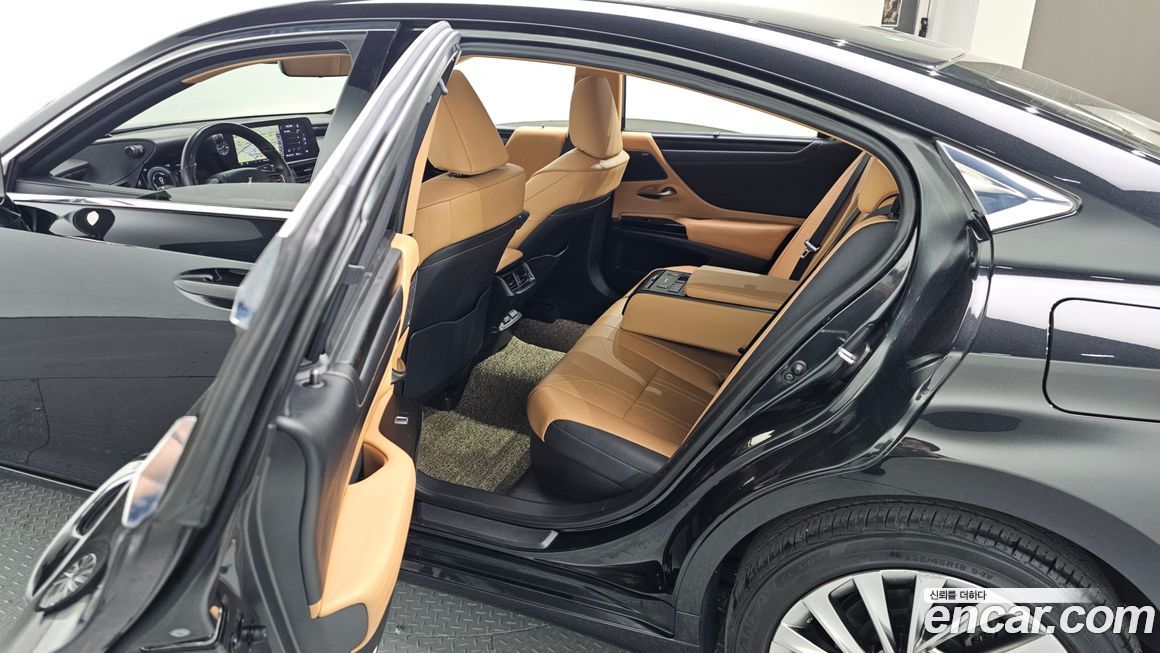 Lexus ES 2022