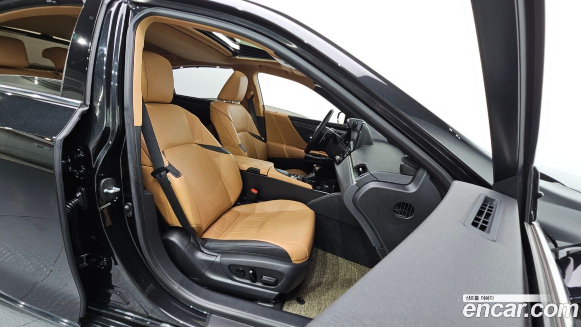 Lexus ES 2022