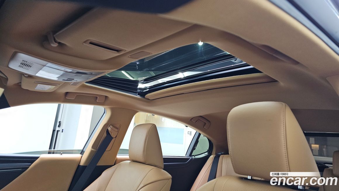 Lexus ES 2022