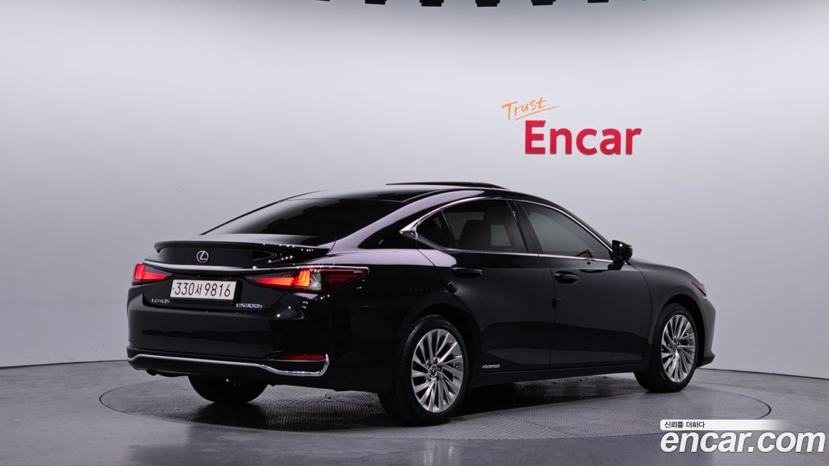 Lexus ES 2022