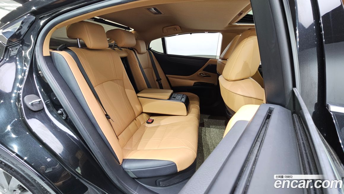 Lexus ES 2022