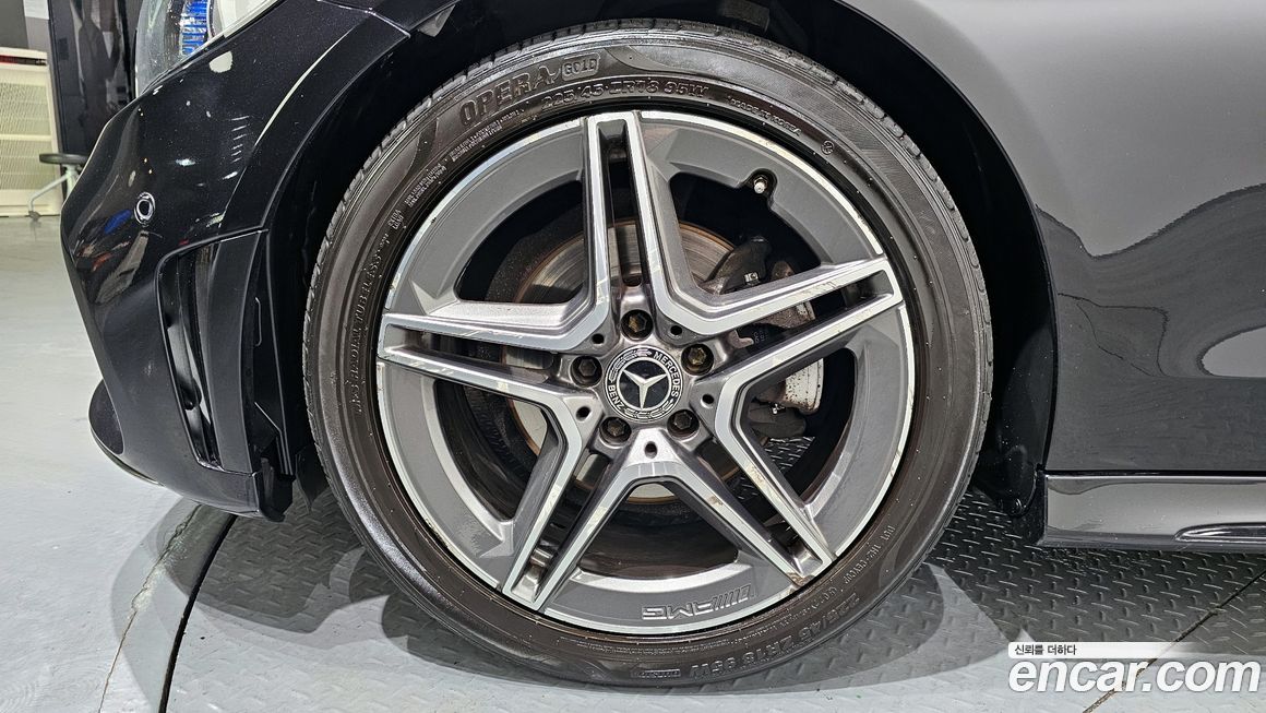 Mercedes-Benz C-Class 2021