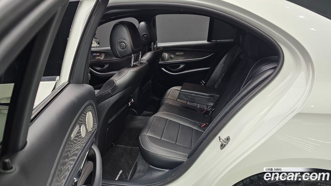 Mercedes-Benz E-Class 2022