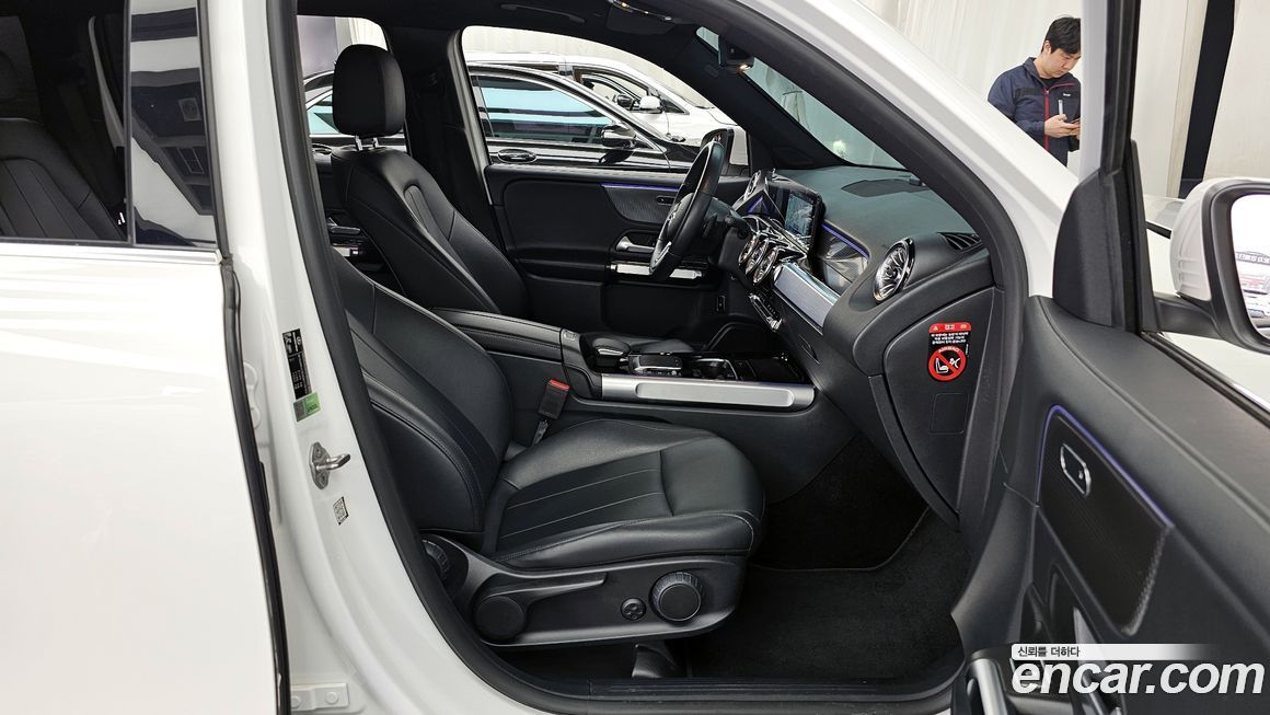 Mercedes-Benz GLB-Class 2022