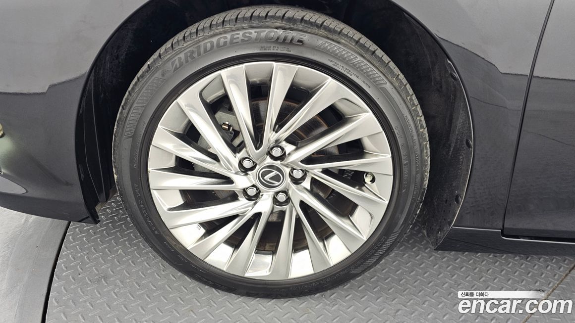 Lexus ES 2022