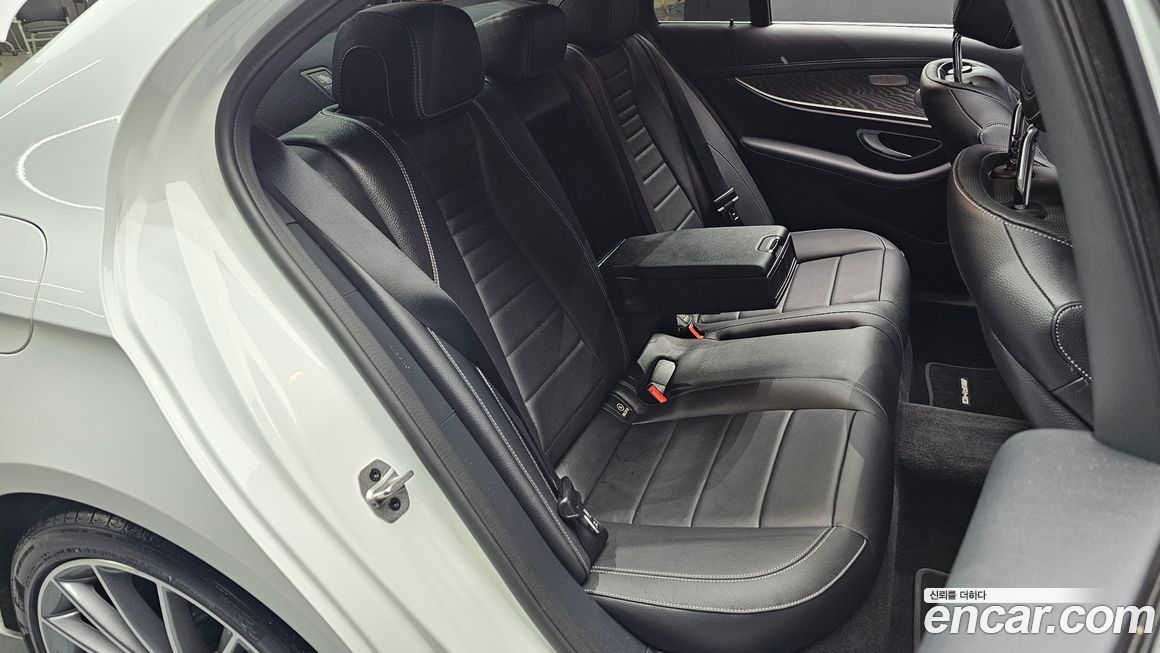 Mercedes-Benz E-Class 2022