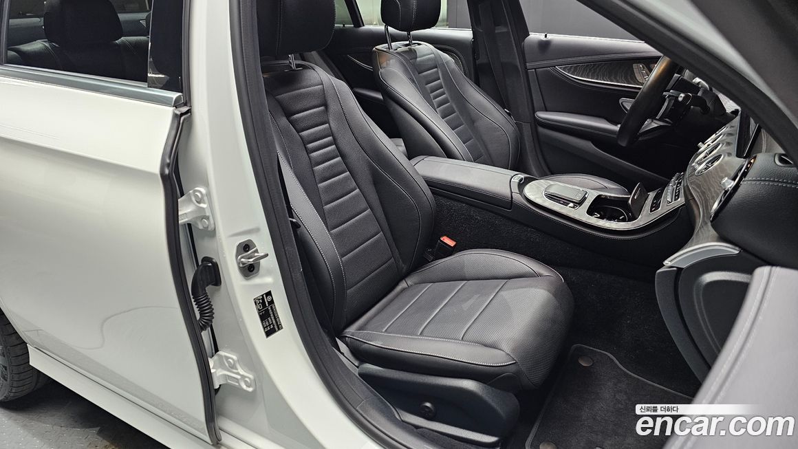 Mercedes-Benz E-Class 2022