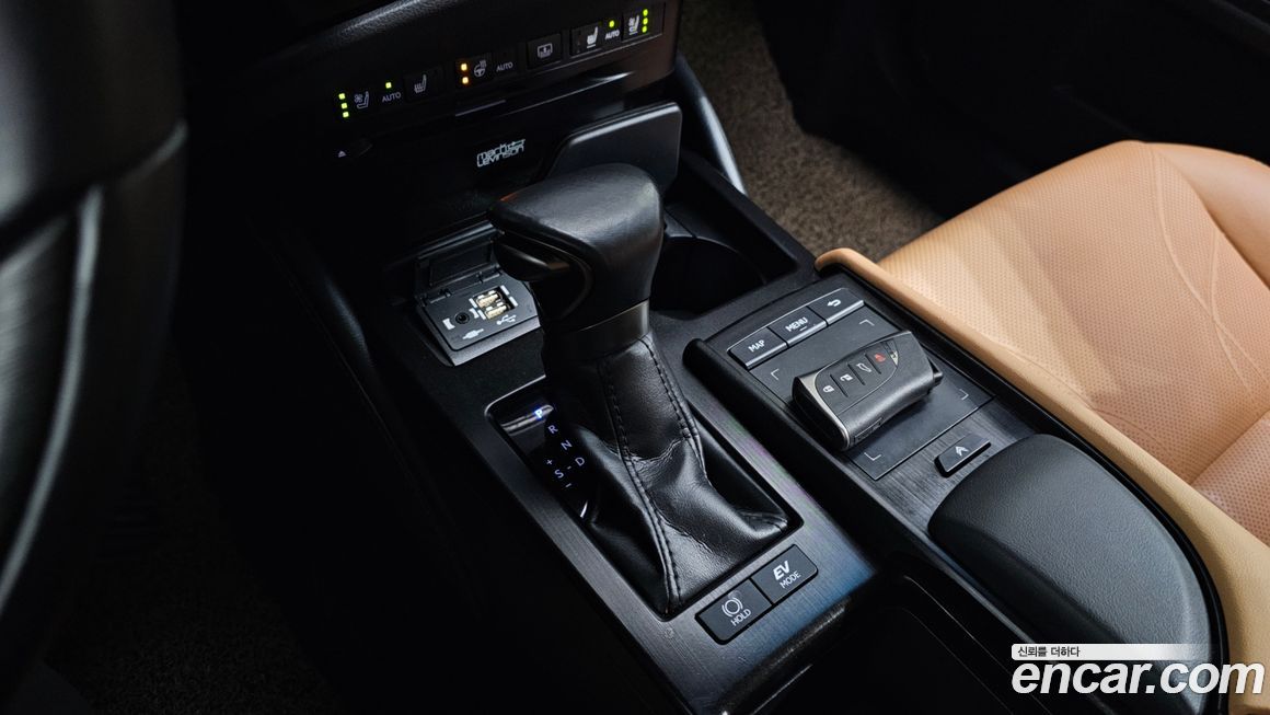 Lexus ES 2022