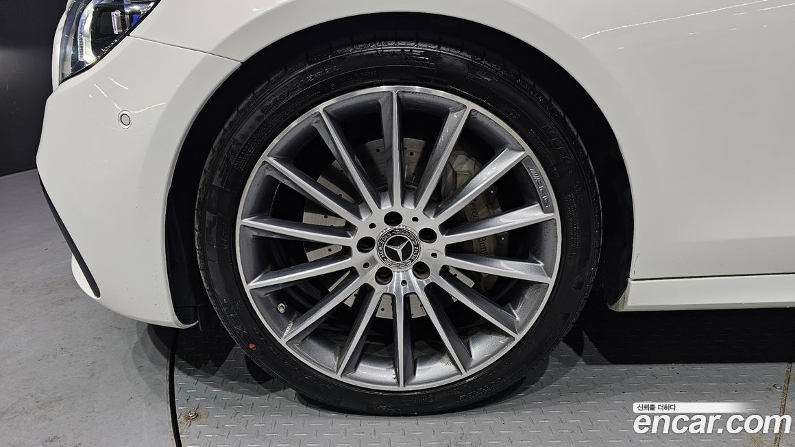 Mercedes-Benz E-Class 2022