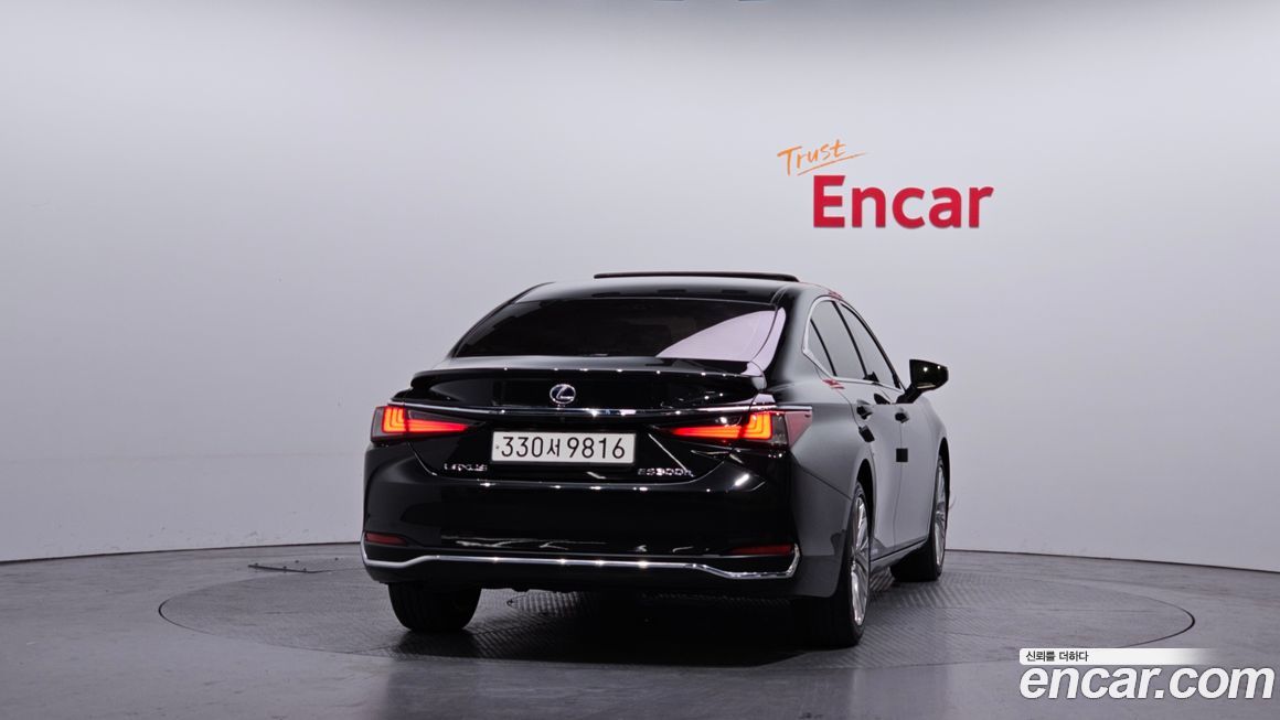 Lexus ES 2022