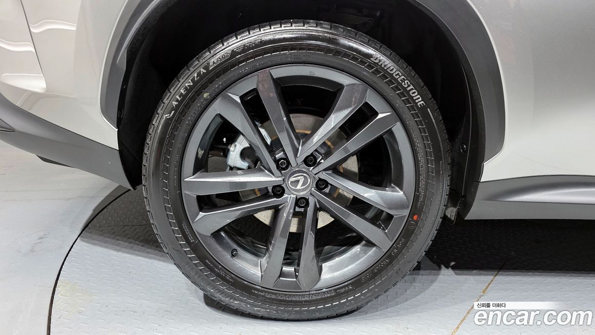 Lexus NX 2024