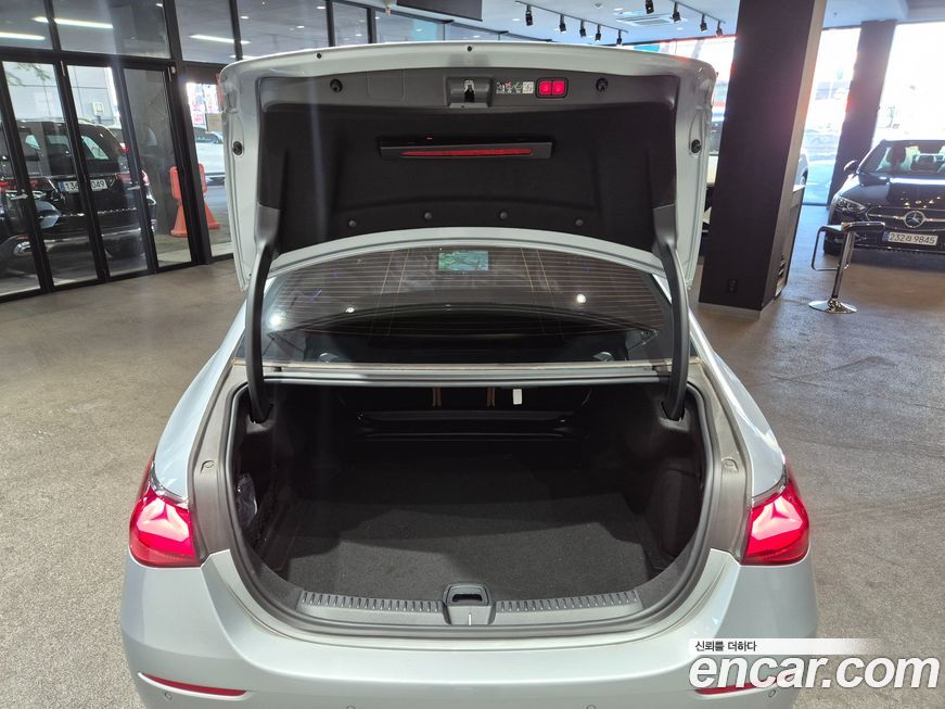 Mercedes-Benz E-Class 2025