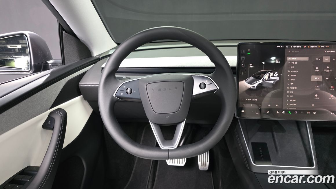 Tesla Model Y 2025
