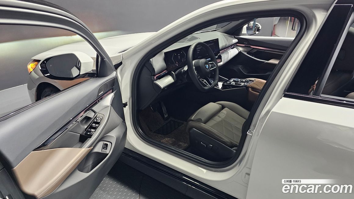 BMW 5-Series 2025