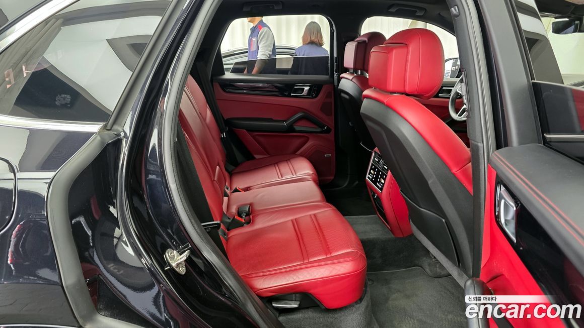 Porsche Cayenne 2021