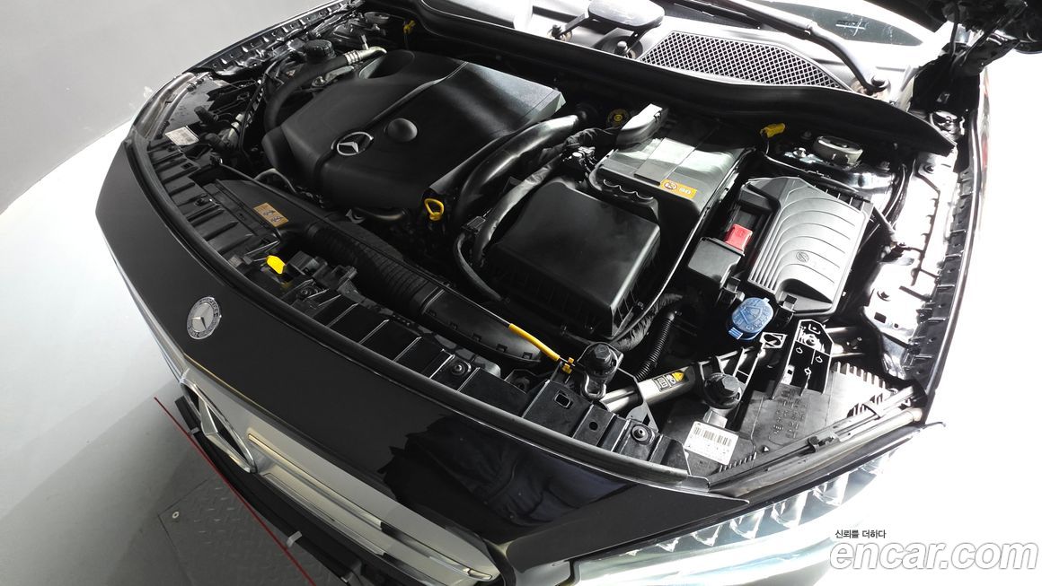 Mercedes-Benz GLA-Class 2015