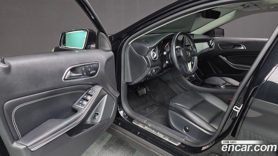 Mercedes-Benz GLA-Class 2015