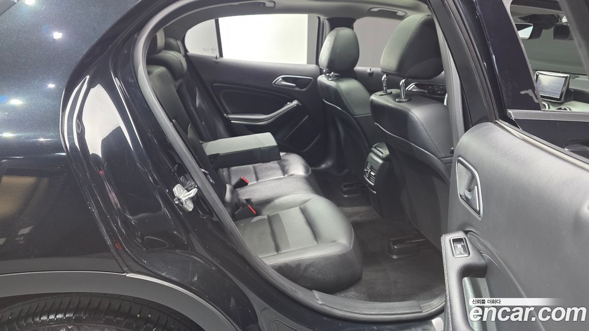 Mercedes-Benz GLA-Class 2015