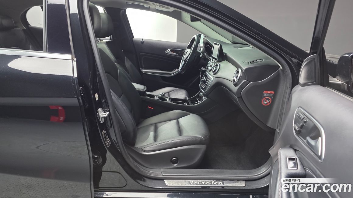 Mercedes-Benz GLA-Class 2015