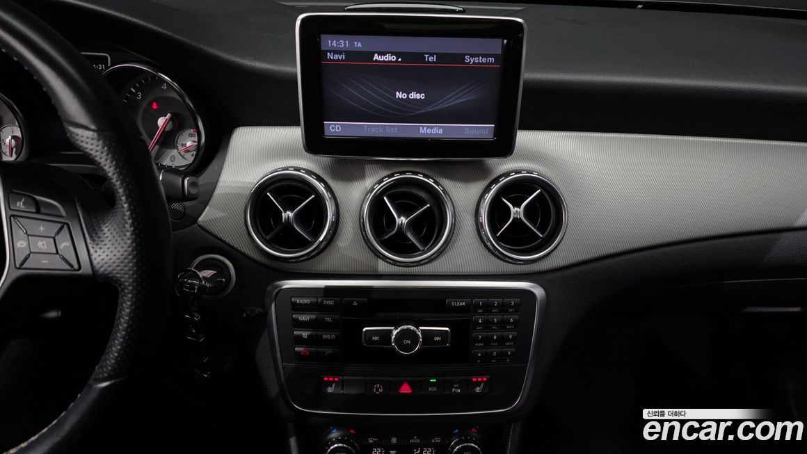 Mercedes-Benz GLA-Class 2015