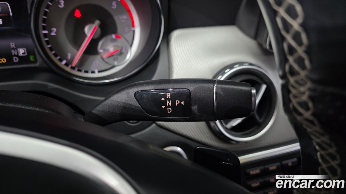 Mercedes-Benz GLA-Class 2015