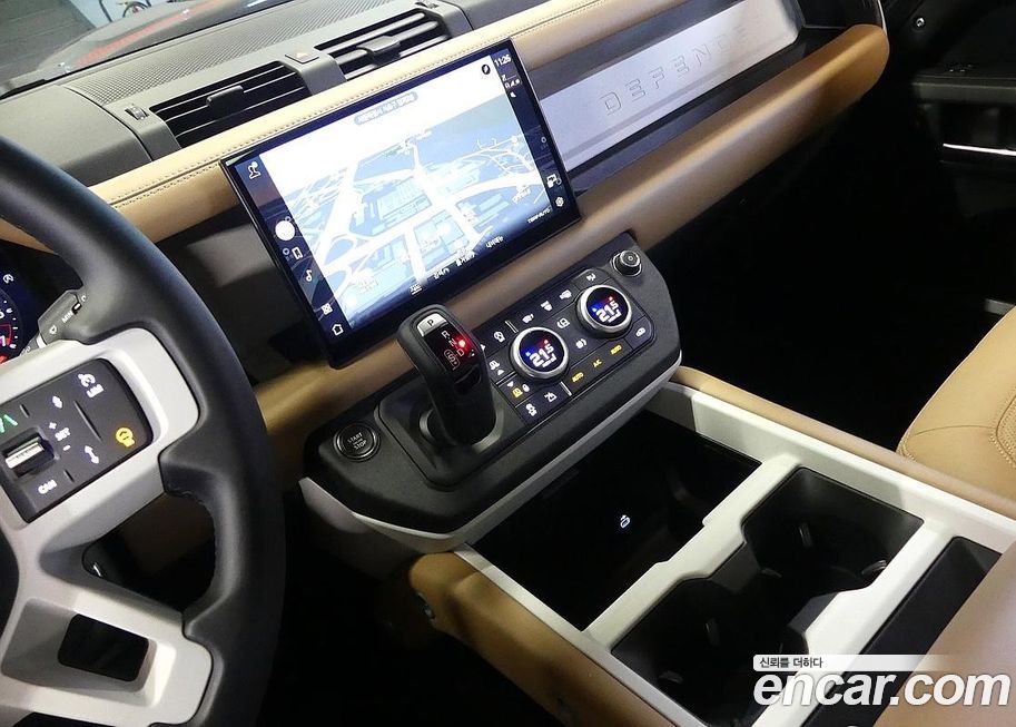 Land Rover Defender 2025