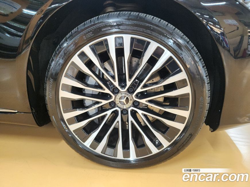 Mercedes-Benz S-Class 2024