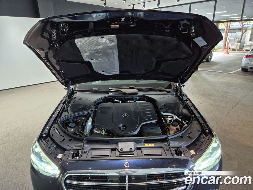 Mercedes-Benz S-Class 2025