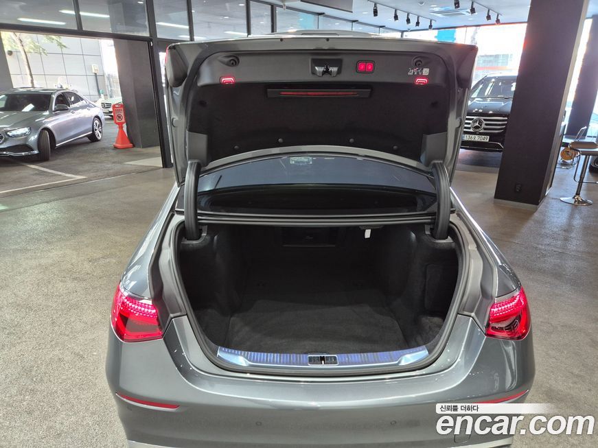 Mercedes-Benz S-Class 2025