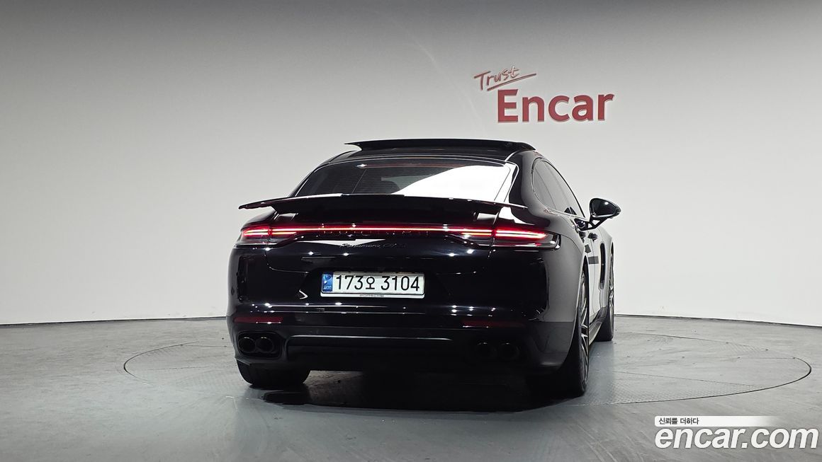 Porsche Panamera 2021