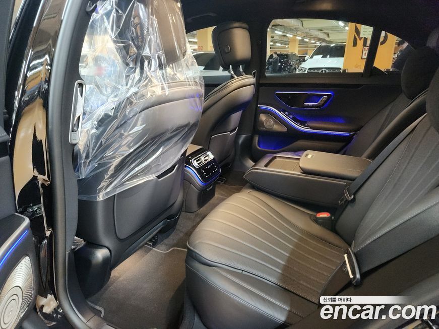 Mercedes-Benz S-Class 2024