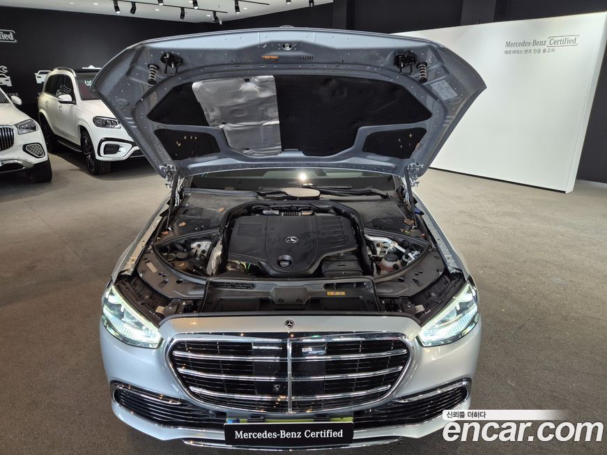 Mercedes-Benz S-Class 2025