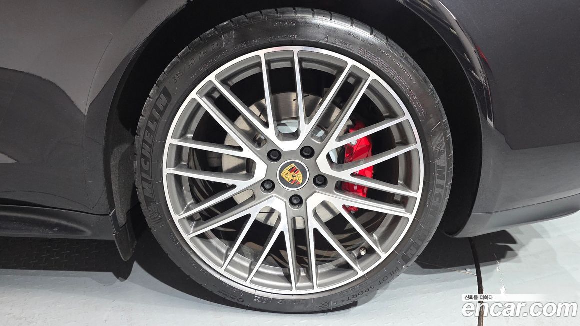 Porsche Panamera 2021