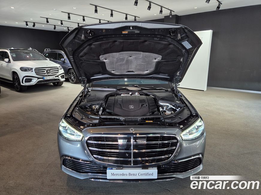 Mercedes-Benz S-Class 2025