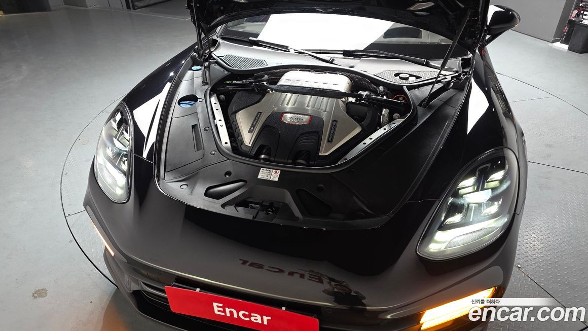 Porsche Panamera 2021