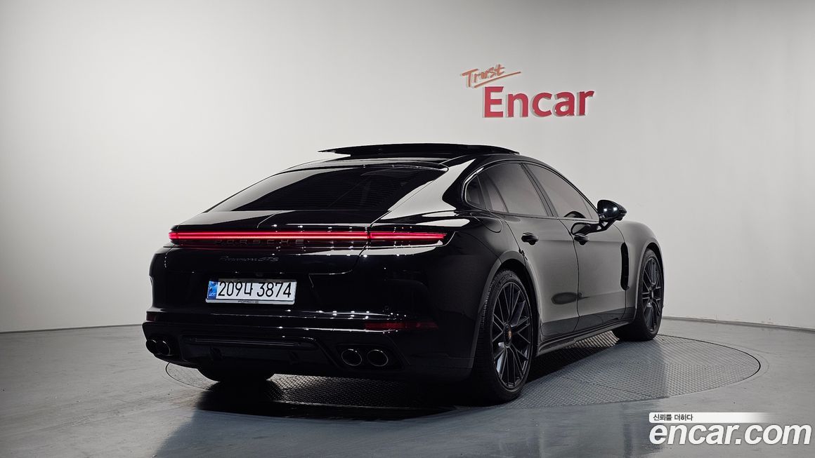 Porsche Panamera 2025