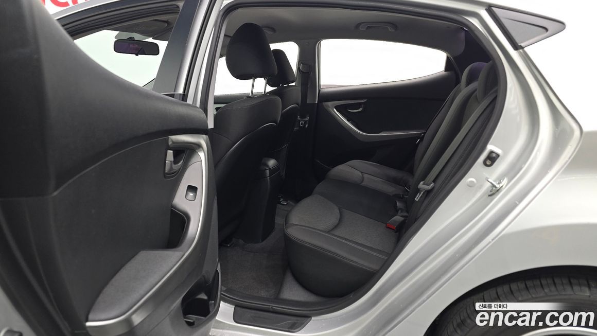Hyundai AVANTE 2012
