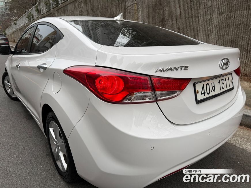 Hyundai AVANTE 2011