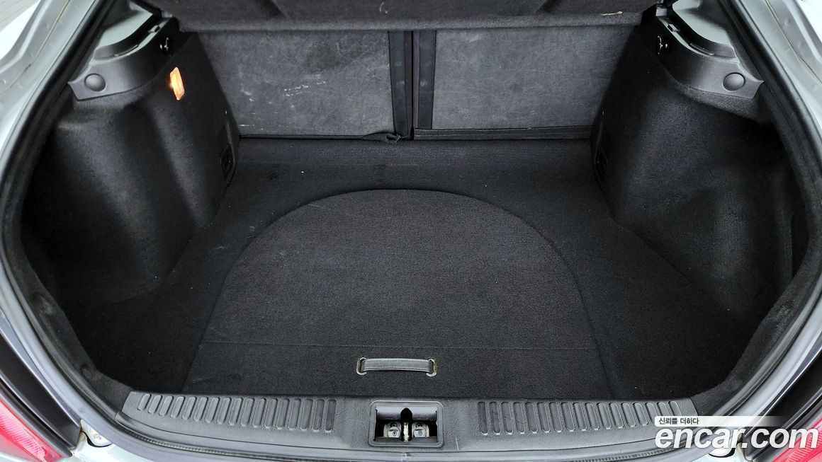 Hyundai Tuscani 2004