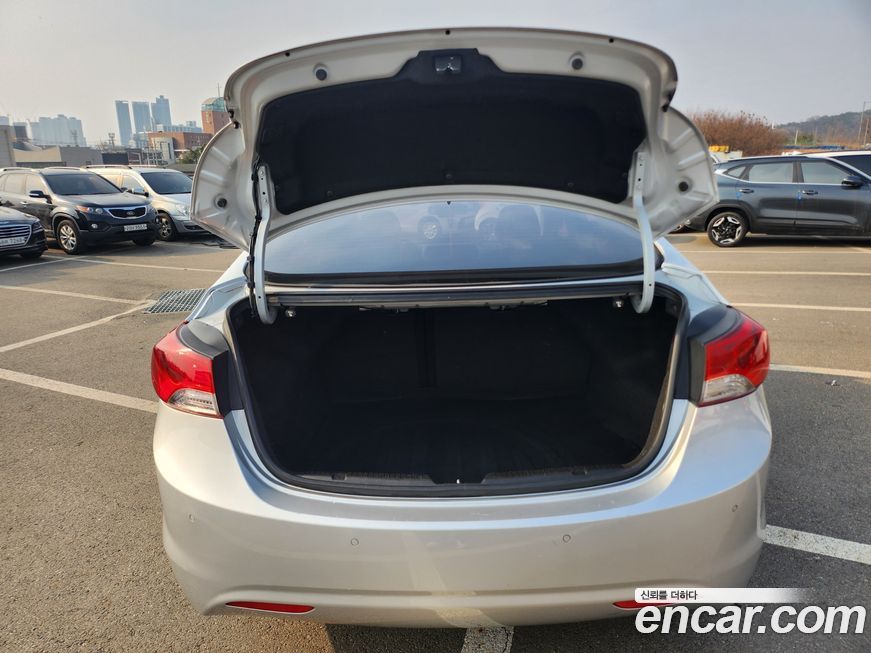 Hyundai AVANTE 2012