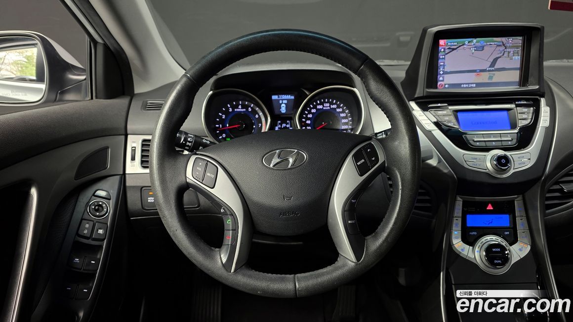 Hyundai AVANTE 2011