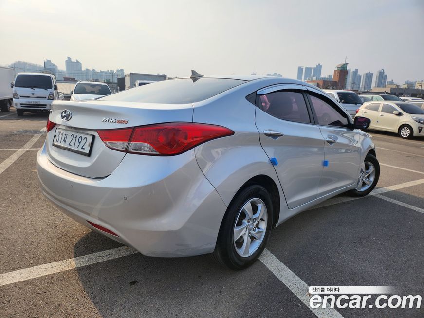 Hyundai AVANTE 2012