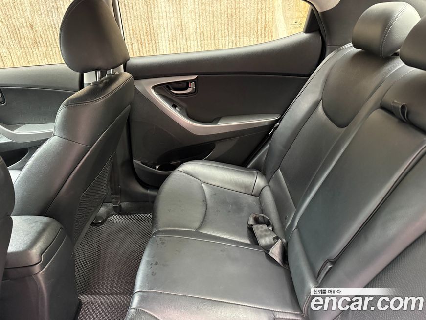 Hyundai AVANTE 2011